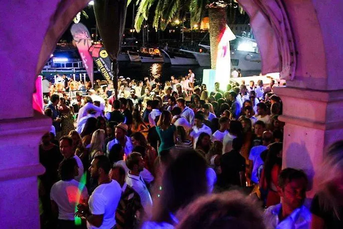 Temple Of Zen Free Parking *