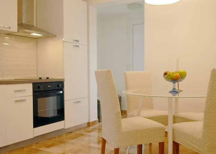 Temple Of Zen Free Parking * Хвар